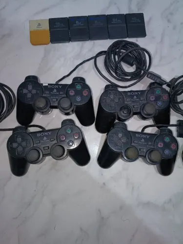 Lote de controles originais de PS2 + Memory Cards