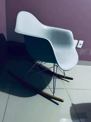 Cadeira balanço Eames cinza