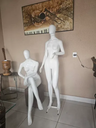 Vendo 2 Manequins Femininos Branco - Ótimo Estado