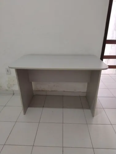 Mesa de escrivaninha (madeira)