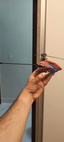 Vendo helicóptero RC com controle e bateria (pouco uso)