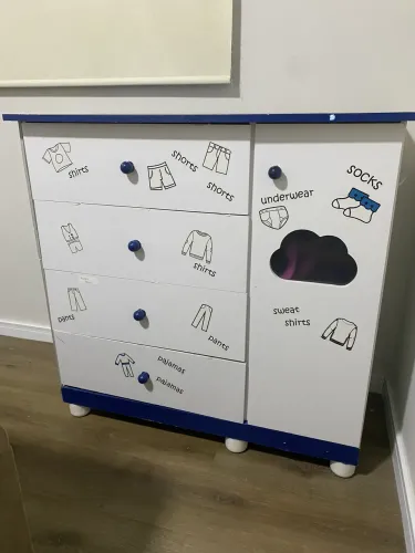 Cômoda 3 gavetas 1 porta