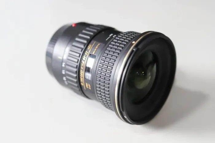 Lente Tokina Aspherical SD 11-16 (IF) DX II (f 2/8) para Canon - Mount EF-S