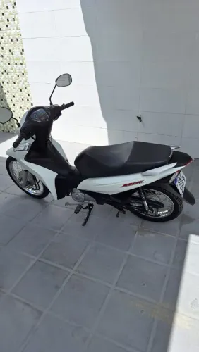 Vendo Honda Biz 2024 Semi Nova 