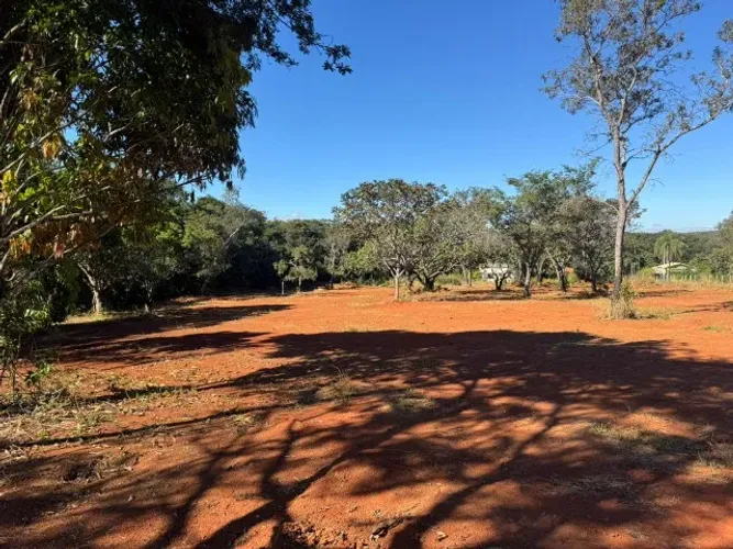 Lote de 2500 m² totalmente plano, terra fértil e bem localizado. Jaboticatubas .