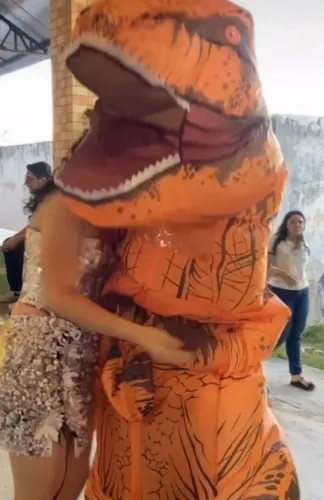 Fantasia de dinossauro inflável