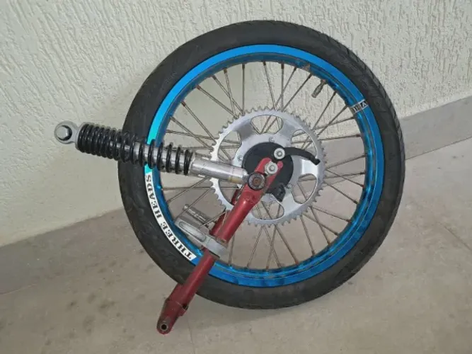 Roda Traseira com Balança e Amortecedores Mobilete Av7
