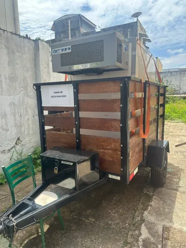 Carretinha + baú frigorífico