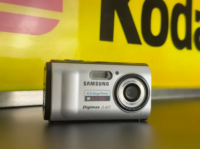 Câmera Digital Samsung Digimax A403 - 4.0 MP (câmera estilo cybershot)
