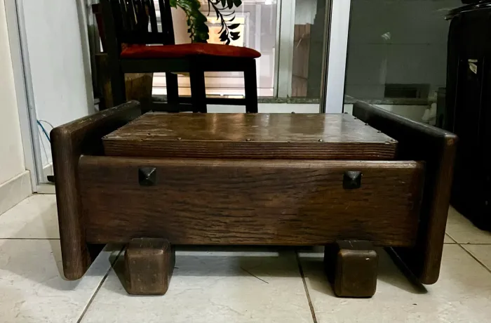 Mesa centro antiguidade em madeira pesada 