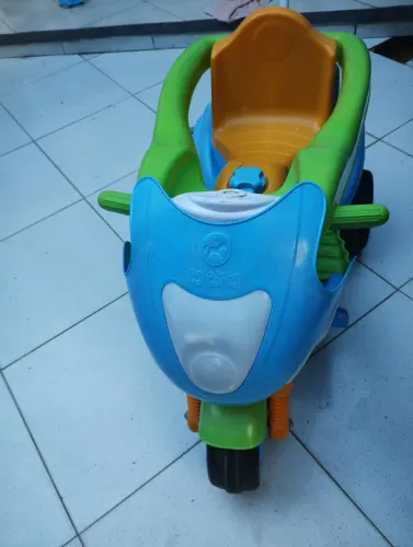 Triciclo calesita moto Max azul R$100,00