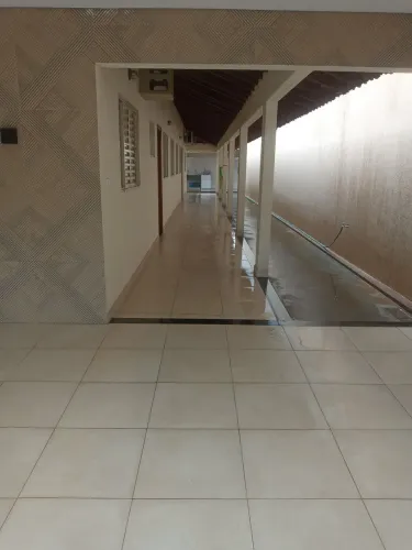 Alugo kitinet ótimo localização próximo faculdade ler o anúncio