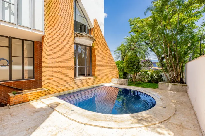 Casa para venda em Alto de Pinheiros com 4 quartos, sendo 4 suítes, 376m²