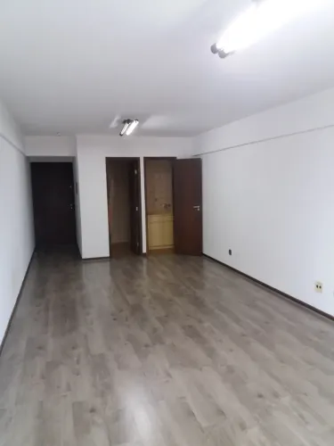 Centro Cívico, sala comercial na Cândido de Abreu 427. Próximo a bancos, Fórum, Prefeitura