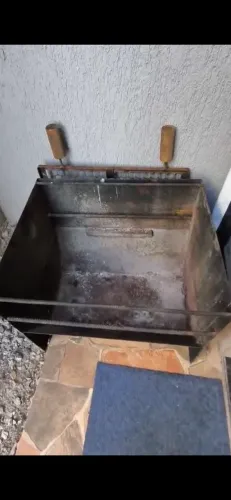 churrasqueira média facil de manusear