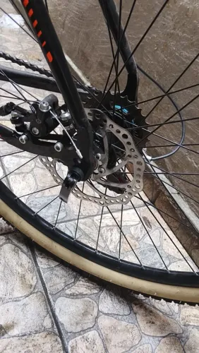 Bicicleta GTS SX Sprint Aro 29 Pretra e Laranja - Freio a Disco + Acessórios