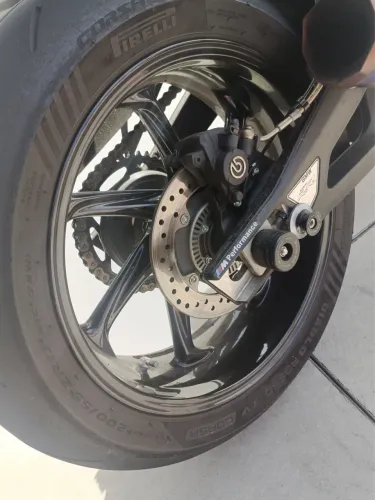 Roda traseira em fibra de carbono da S1000RR