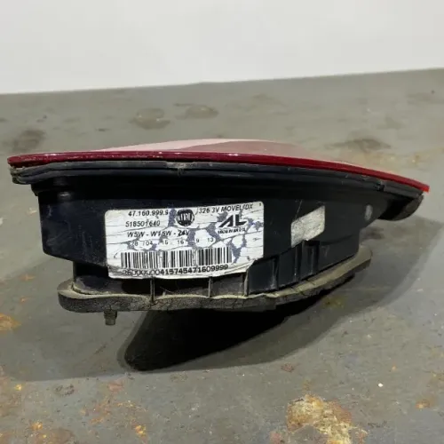 Lanterna Direita Da Mala Fiat Grand Siena