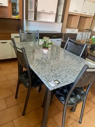 Mesa de Granito Nova Com 04Cadeiras