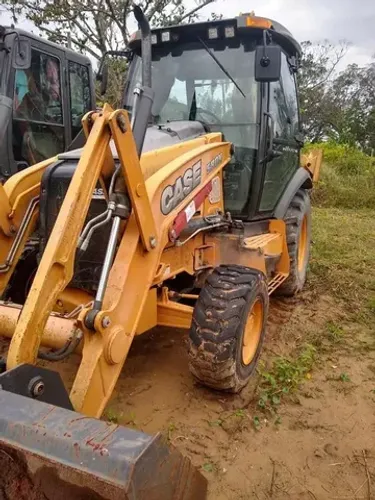 RETROESCAVADEIRA CASE 580N 4X4