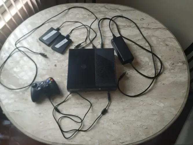 Xbox 360 SuperSlim RGH - 2x HDs 1TB Ext. + 1x HD 320GB Int.
