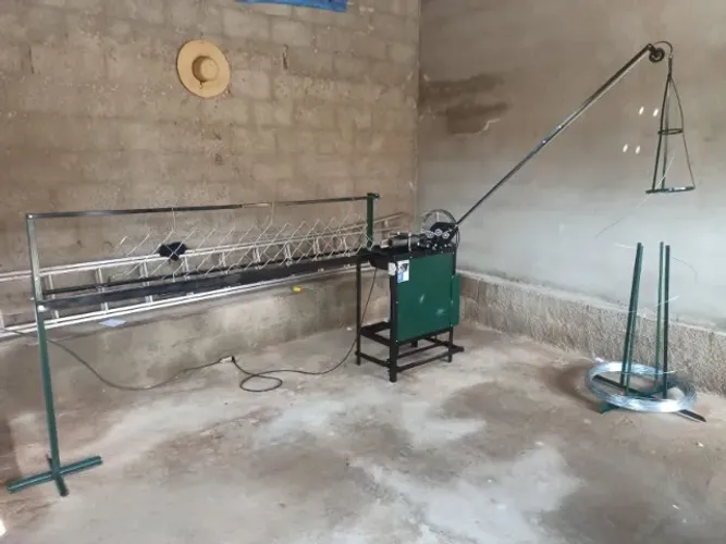 Máquina para fabricação de tela alambrado