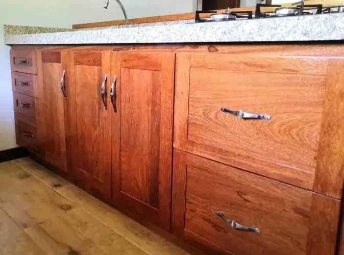 Balcão de Madeira Maciça para Cozinha