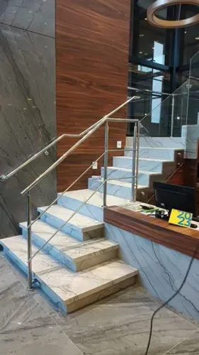 Guarda corpo e corrimãos aço inox.