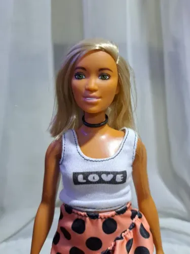 Barbie Fashionista Curvy 111
