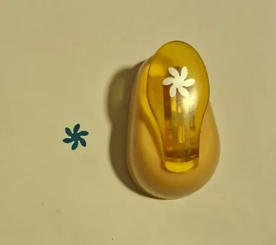 Furador Pequeno Para Scrapbook - Flor 6 Pétalas