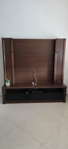 Rack com painel em madeira