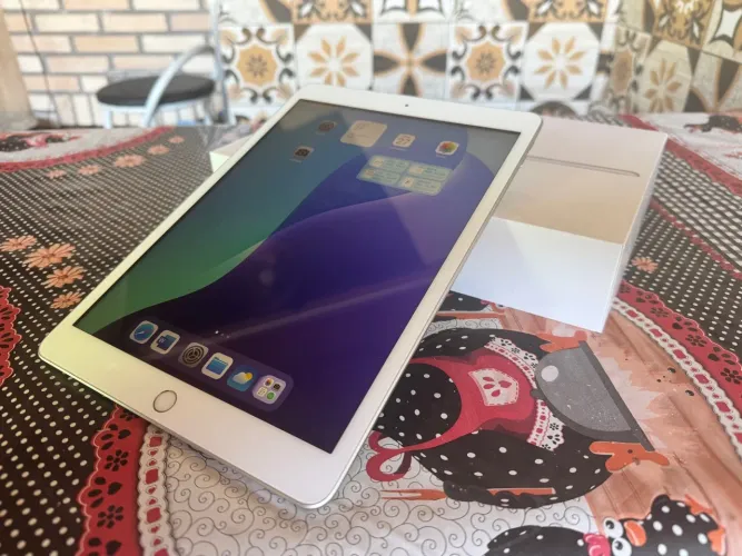 Apple IPad 8 32Gb Wi-Fi modelo A2270 novíssimo sem detalhes