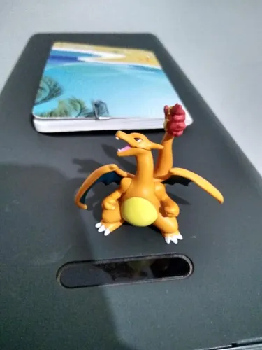 Boneco Pokémon Charizard 