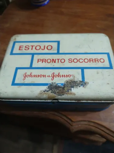 Antigo lata primeira socorro