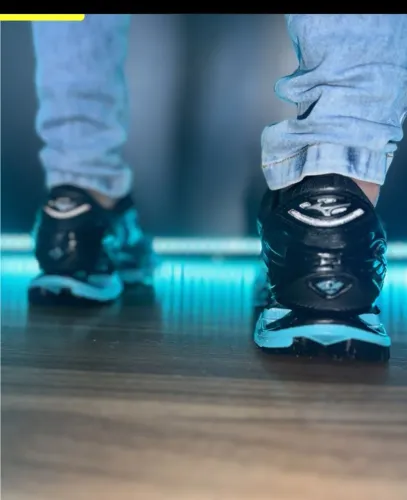 Tênis Mizuno Wave Prophecy 9 Preto com detalhes em azul