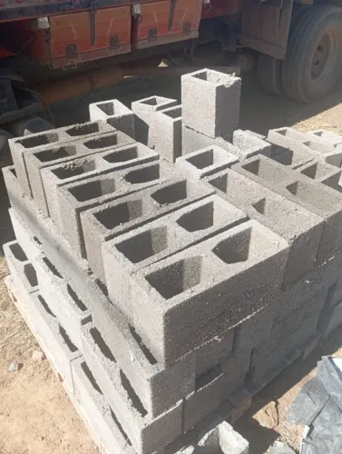 BLOCOS DE CONCRETO E PRE MOLDADOS EM Francisco Dumont GERAL