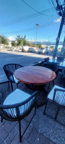Conjunto de mesa redonda com cadeiras