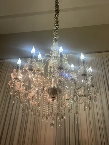 Lustre clássico com 10 candelabros