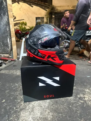 Capacete norisk estado de novo