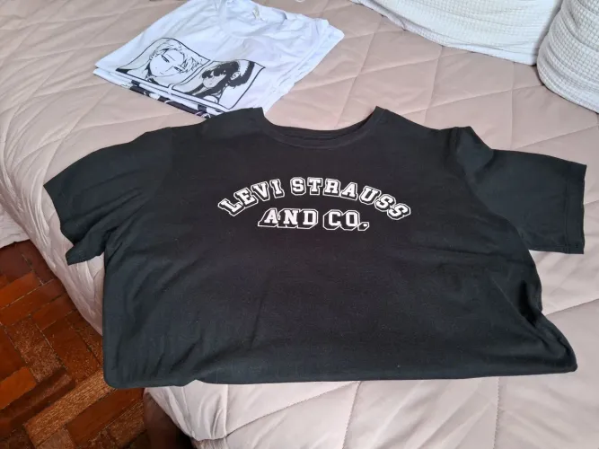 Camiseta Levi's Preta - Tamanho M