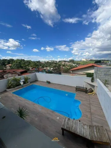 LOCAÇÃO: CASA COM PISCINA, 3 QUARTOS COM ARMÁRIOS E ÁREA GOUMET COMPLETA