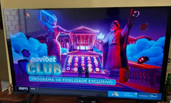 Smart TV 50" LG 4K Ultra HD 50UR8750PSA com processador ThinQ AI, sistema operacional WebO