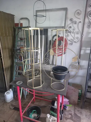 Suporte para balde de plantas novos (180 cada)
