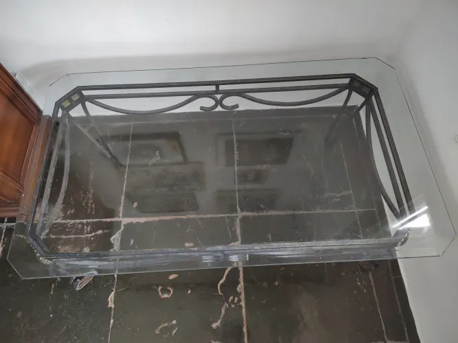 Mesa de centro em ferro e vidro