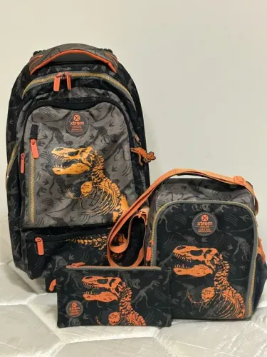 Kit Mochila Infantil Escolar Rodinha Run Pack Dinossauro Masculina + Lancheira + Estojo