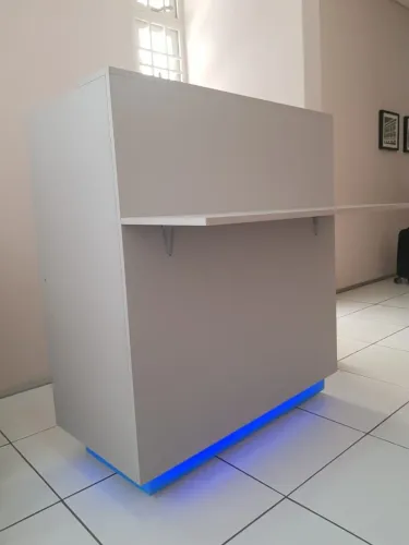 Balcão para caixa de Loja em MDF com LED