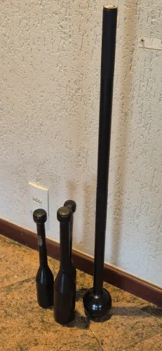 2 clubbel 4kg + 1 clubbel 5kg + 1 steel mace 5kg, como novos!