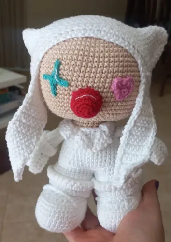 Boneco JACK IN THE BOX branco de amigurumi