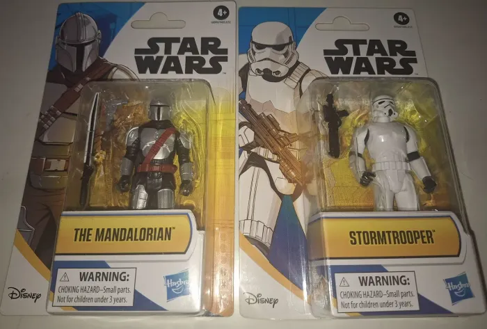 Conjunto com 2 bpnecos articulados Disney Syar Wars Mandaloriano e Storm Trooper