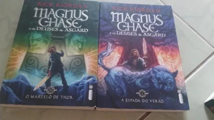 Livro Magnus chase e os deuses de Asgard 